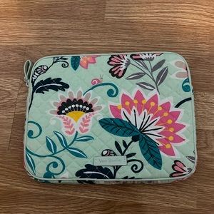VB Mint Flowers Small Case